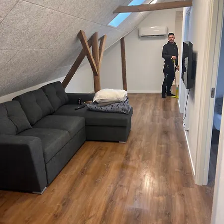 Lejlighed 3 Vaerelses Lejlighed - 2 *