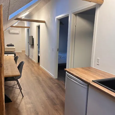 Lejlighed 3 Vaerelses Lejlighed - 2 *